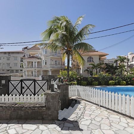 Apartment Orchid Гранд Байе Екстериор снимка