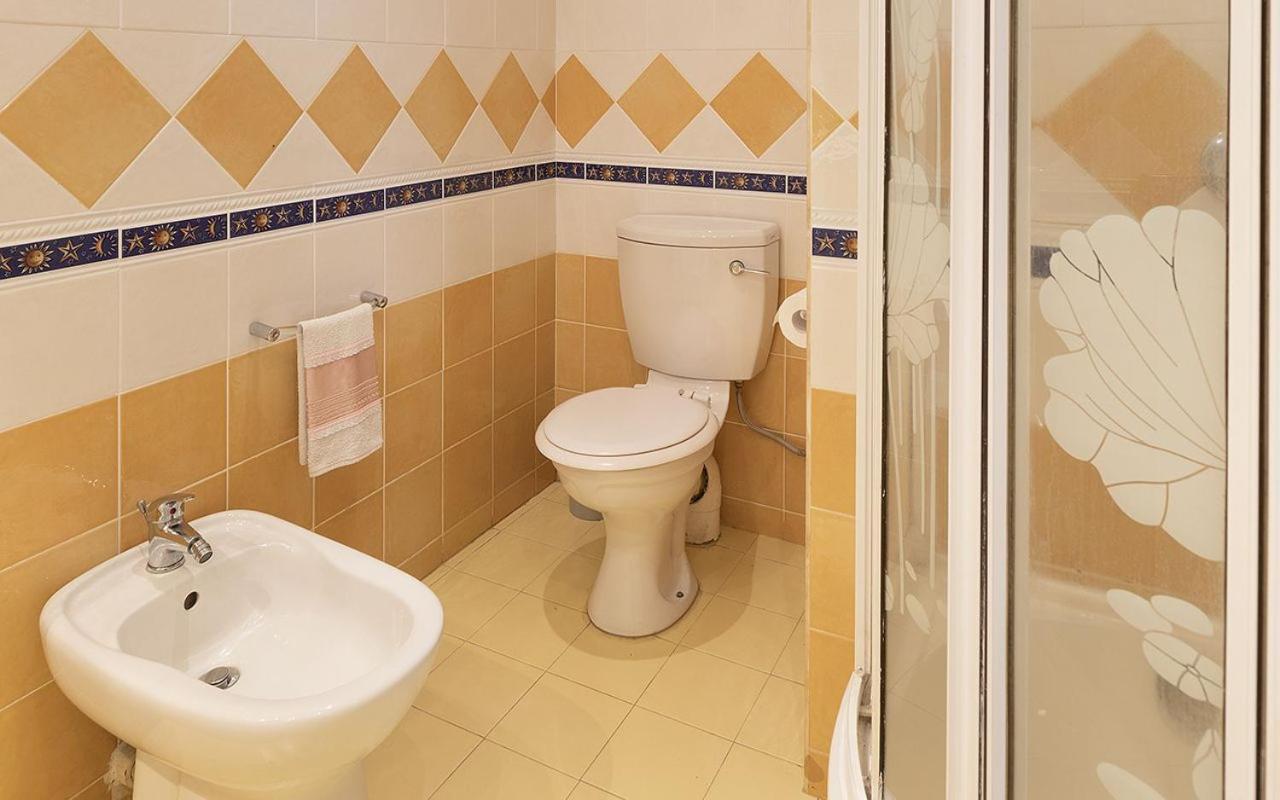 Apartment Orchid Гранд Байе Екстериор снимка