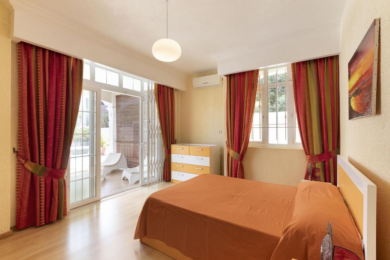 Apartment Orchid Гранд Байе Екстериор снимка