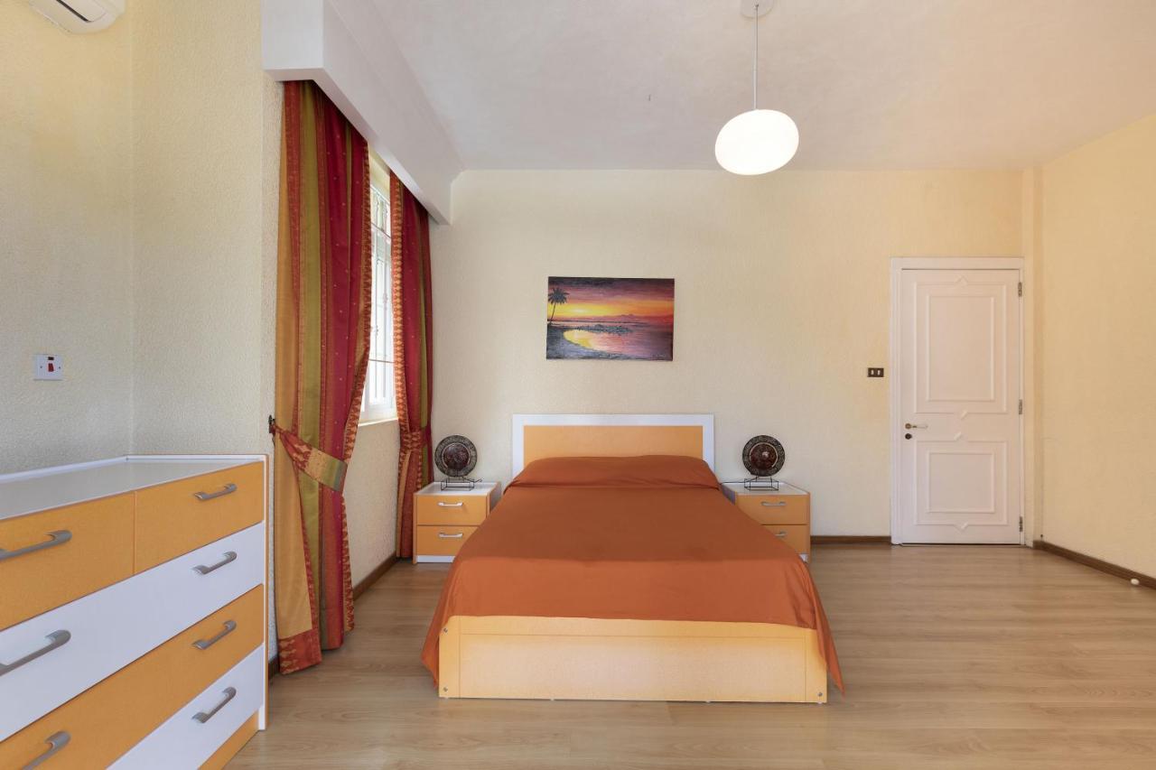 Apartment Orchid Гранд Байе Екстериор снимка